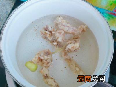 酥肉面的做法