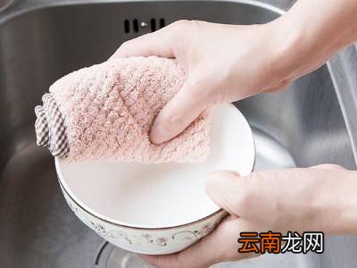碗上标签撕后还有胶怎么办