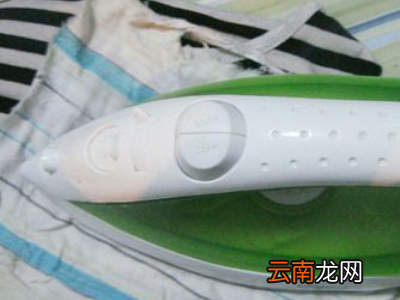 衣服贴怎么粘上去