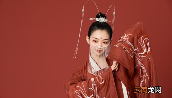 轻歌漫舞的漫字是哪个 轻歌曼舞的出处