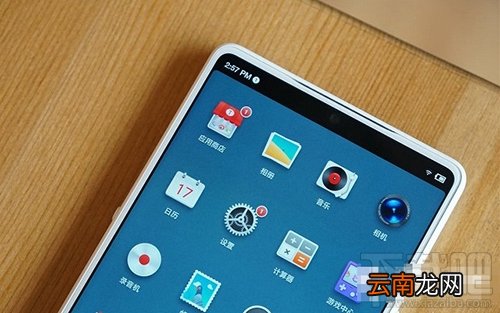 坚果R1美人尖怎么隐藏？