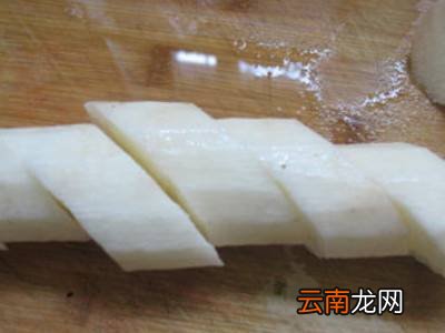 山药切菱形片怎么切