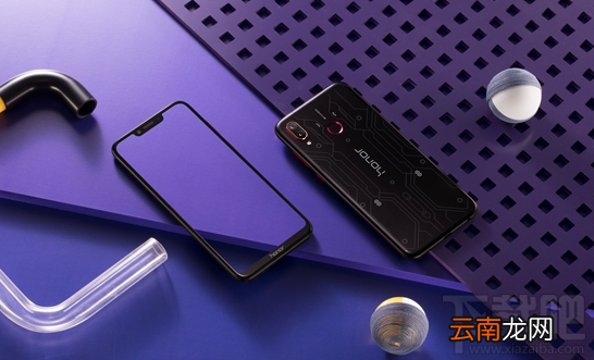 荣耀play和小米8的区别对比，有什么不同，哪个好？