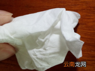 贴贴纸贴在桌子上怎么撕掉