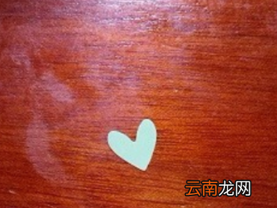 贴贴纸贴在桌子上怎么撕掉