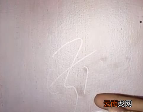 怎么去除桌面上油性笔印子，如何去掉记号笔痕迹