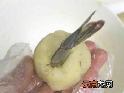 黄金虾球的制作方法和步骤
