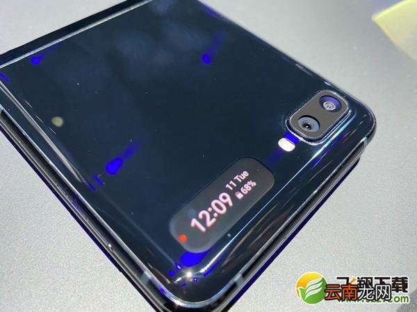 三星galaxy z flip屏幕材质是什么 三星galaxy z flip使用的是什