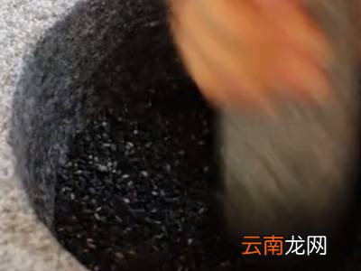 没有工具怎么磨芝麻