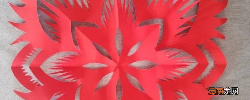 贴窗花正面朝哪里