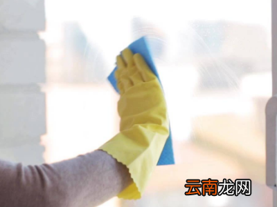静电福字贴残留在玻璃上怎么去除