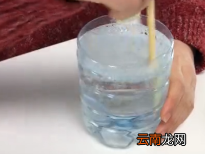 如何将玻璃擦干净