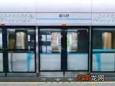 地铁怎么判断从哪边下车呢