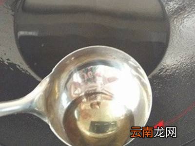 新铸铁锅第一次用怎么处理