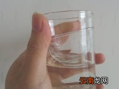 杯子卡在杯子里如何快速取出
