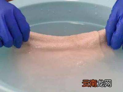 瓷砖上的对联撕不干净怎么弄