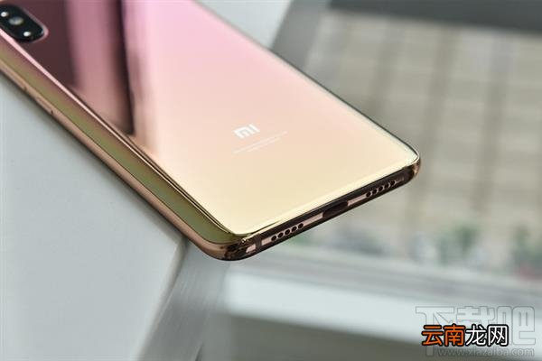 小米8屏幕指纹版和小米8有什么区别，哪个好？