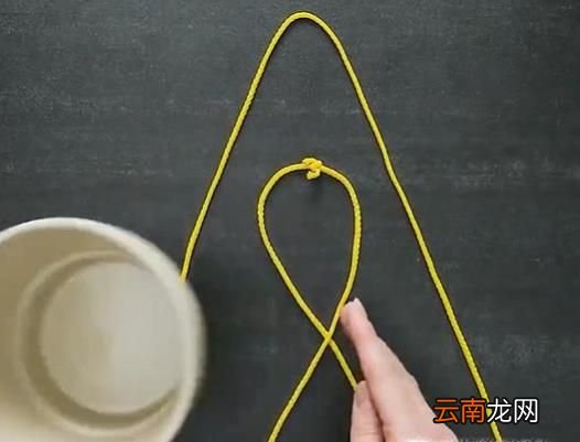 用绳子吊花坛的方法