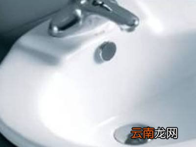 卫生间面盆上的污渍怎么去掉