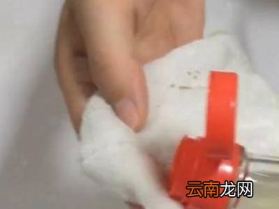 卫生间面盆上的污渍怎么去掉