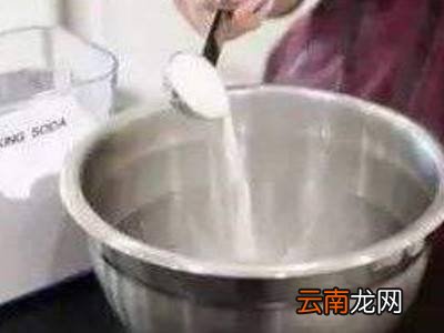 衣服染上黑色怎么洗掉妙招