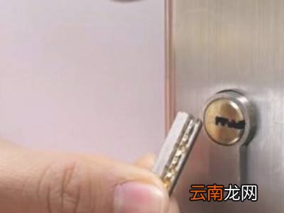 钥匙断在锁芯里怎么办