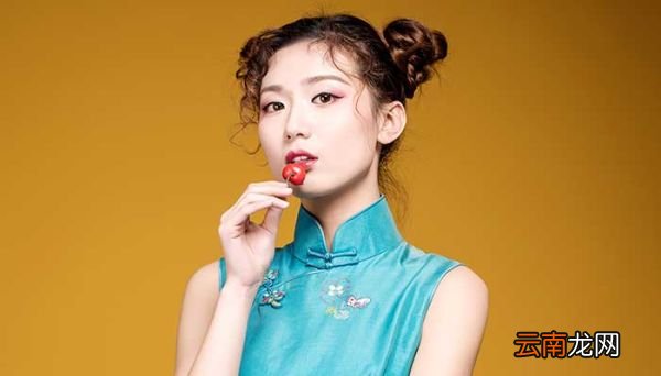 丸子头怎么扎出蓬松感 如何扎出蓬松的头发
