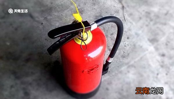 干粉灭火器使用方法 如何使用干粉灭火器