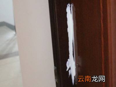 怎么去玻璃胶留下的胶