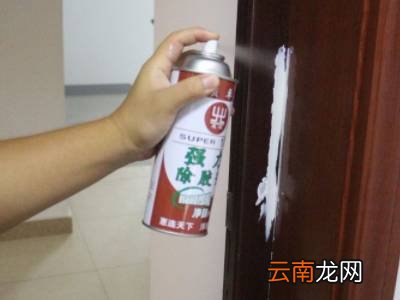 怎么去玻璃胶留下的胶