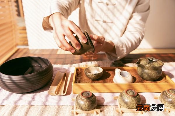 附庸风雅是贬义词吗 附庸风雅是什么意思