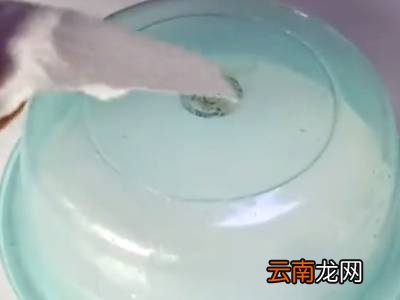 新买的盆子里的标签怎么去除干净