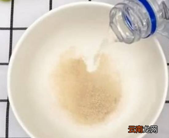 灶台发黄怎么清理