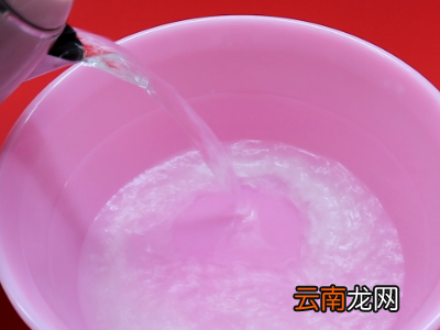 白卫衣发黄怎么洗才能洗白