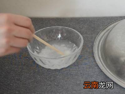 锅盖上的油垢怎么去除