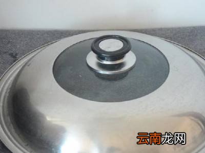 锅盖上的油垢怎么去除
