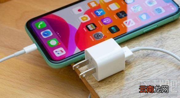 iphone11采用什么充电接口？