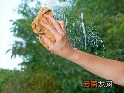 冬天怎么擦玻璃不结冰