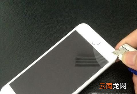 钢化膜怎么撕下来