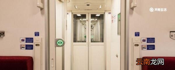 火车车厢号在哪标着 火车里车厢号在哪标着