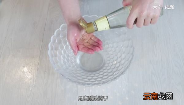 切辣椒辣手怎么办最有效的方法 切辣椒辣手怎么做