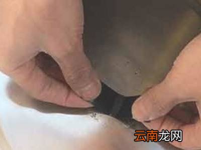 不锈钢上面的商标胶怎样除掉