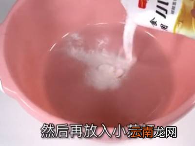 衣物发黄发旧怎样清洗