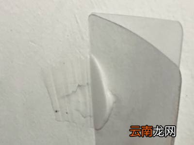 门上小广告的胶印怎么去除