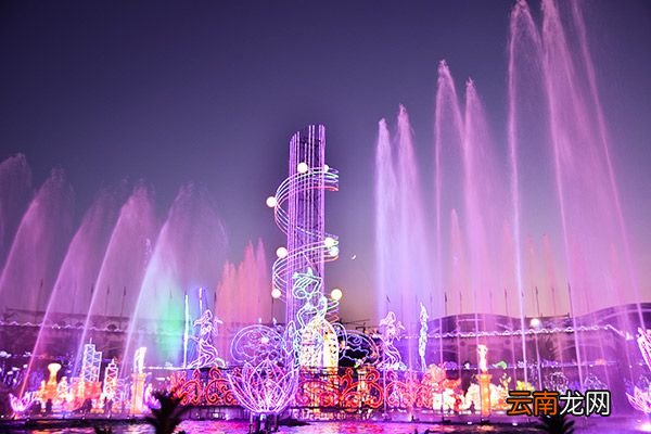 泉城广场喷泉时间 济南泉城广场喷泉简介
