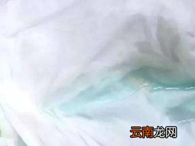 床单上发硬的胶水怎么去除