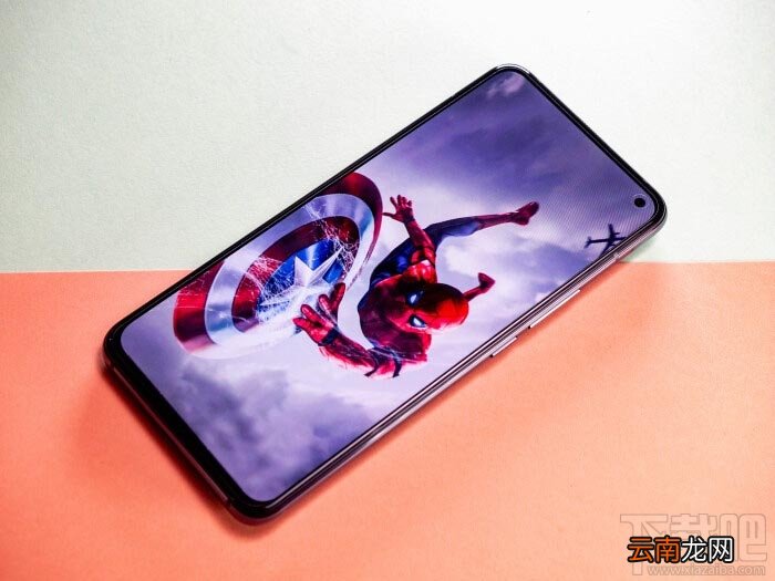 vivox30pro使用的是升降摄像头吗？