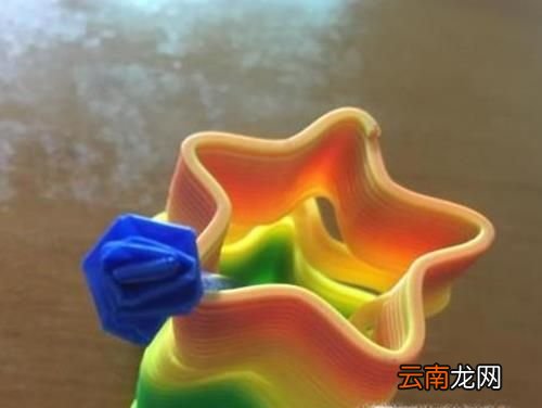 最简单的塑料管玫瑰花