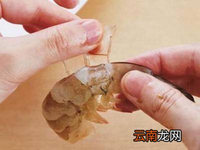 如何剥虾