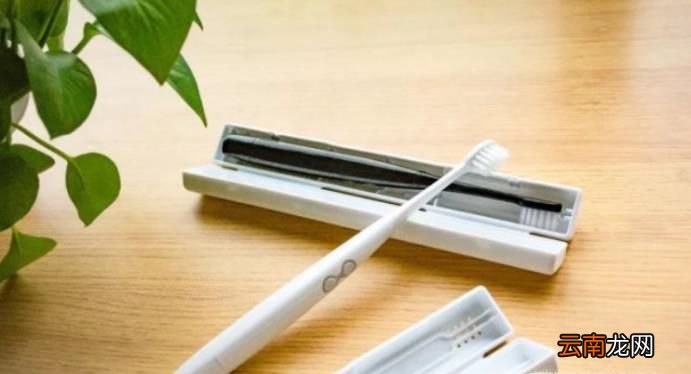两分钟教你如何用电动牙刷刷牙